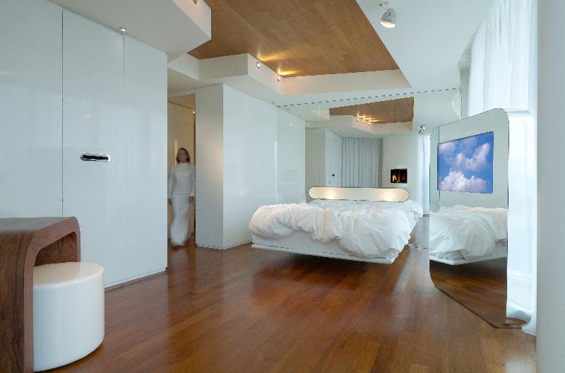 I- Suite