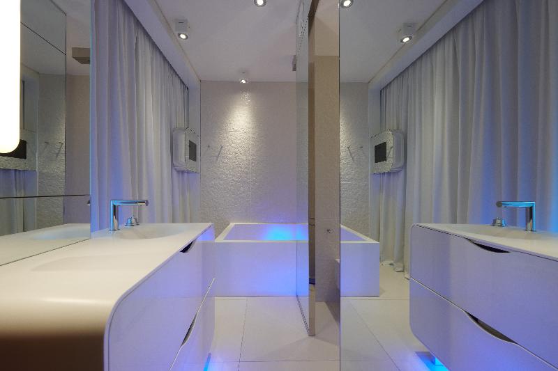 I- Suite