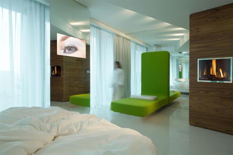 I- Suite