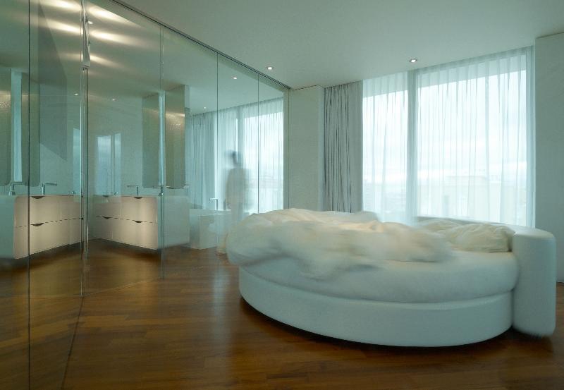 I- Suite