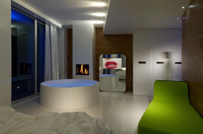 I- Suite