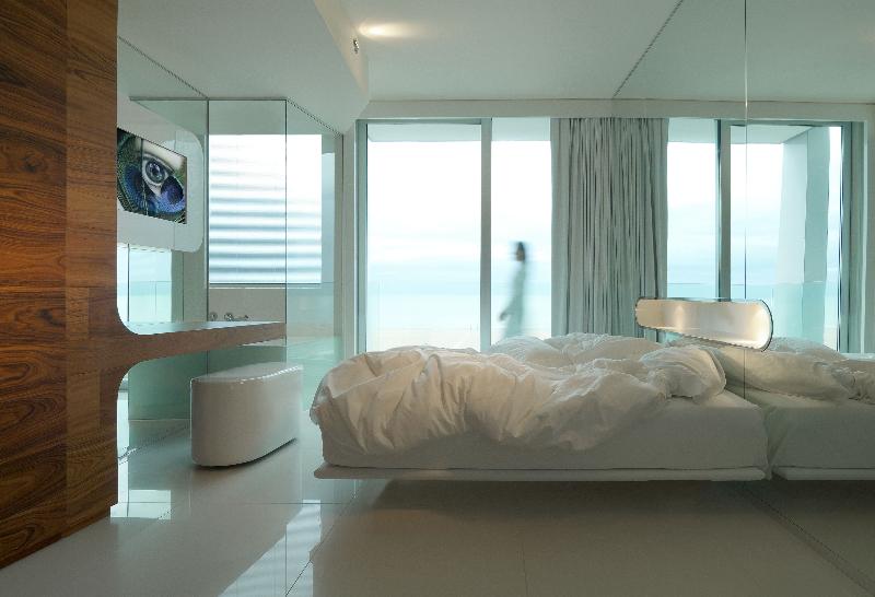 I- Suite