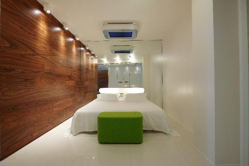 I- Suite