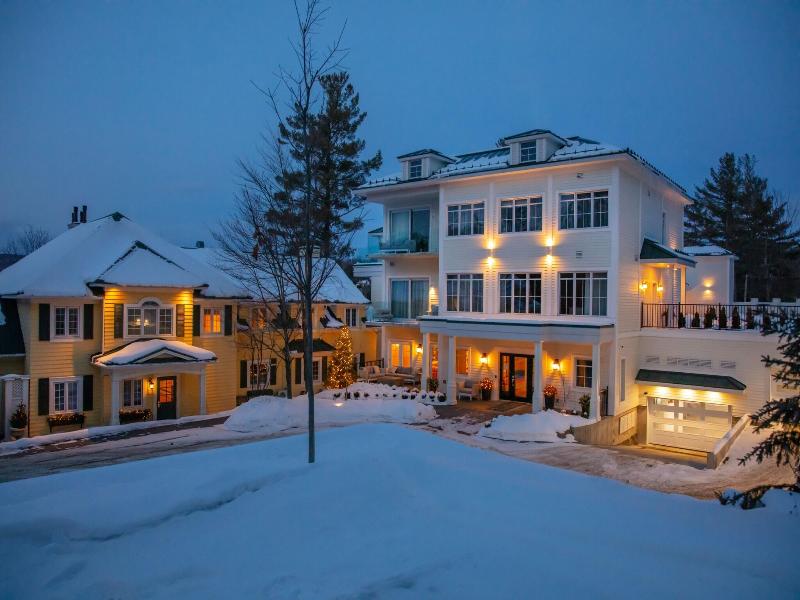 Ripplecove Lakefront Hotel