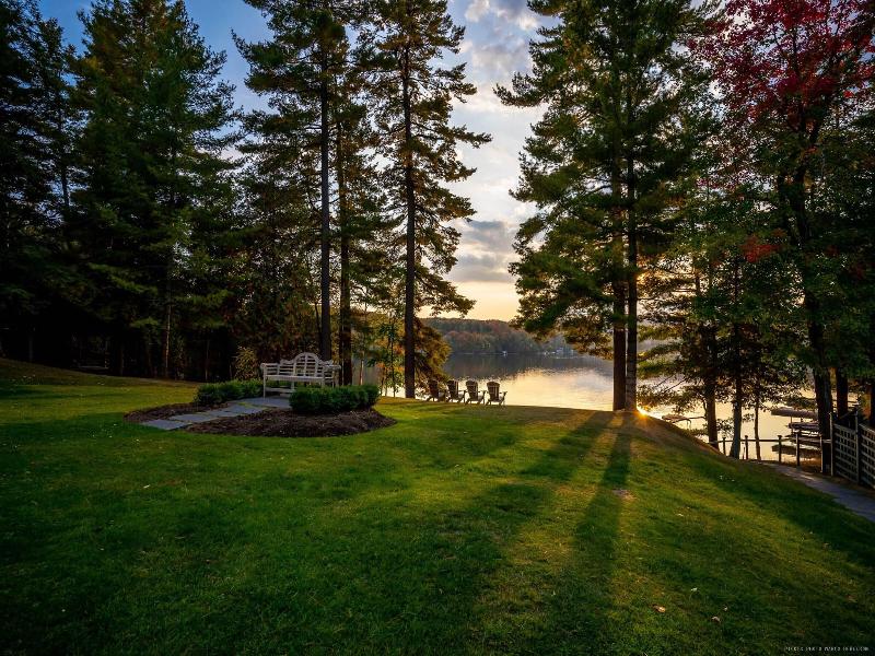 Ripplecove Lakefront Hotel