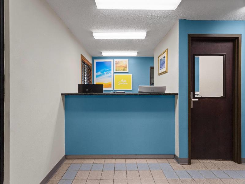 Days Inn By Wyndham Austin image