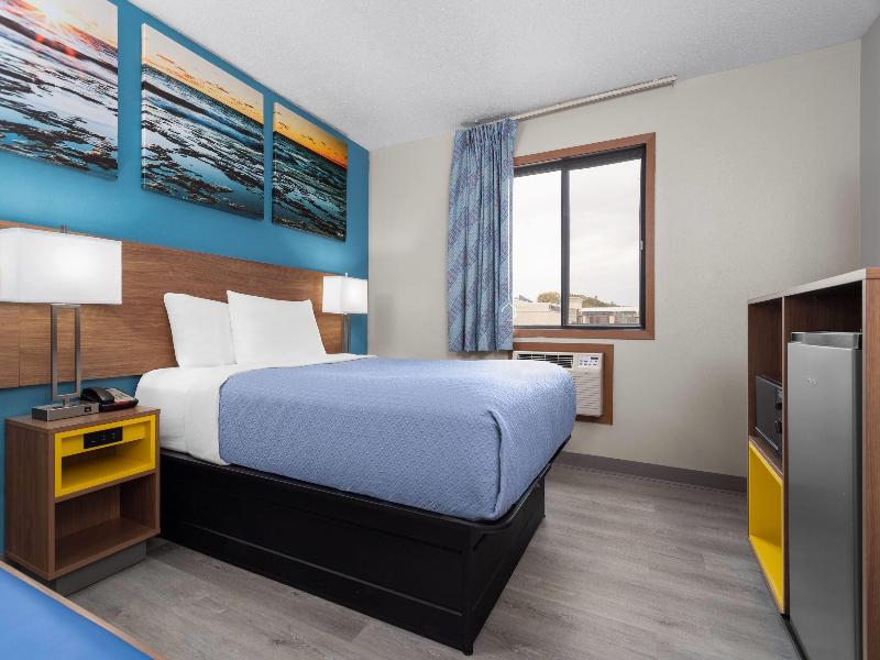 Days Inn By Wyndham Austin image