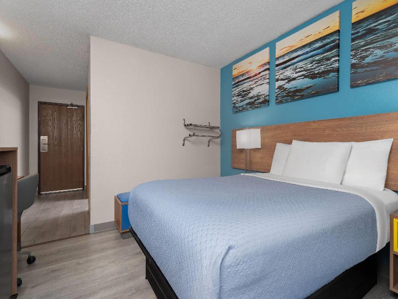 Days Inn By Wyndham Austin image