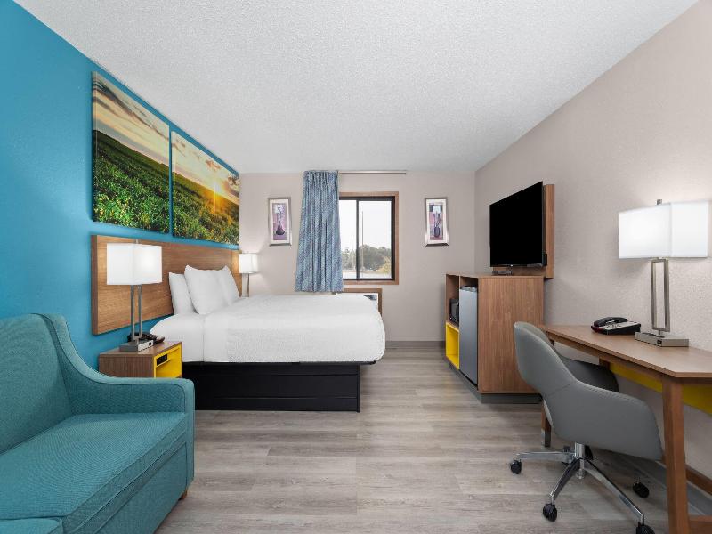 Days Inn By Wyndham Austin image
