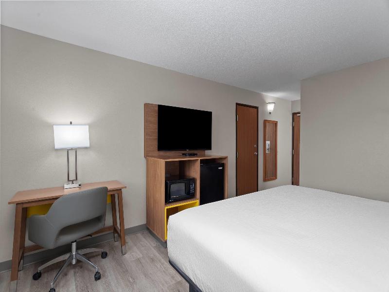 Days Inn By Wyndham Austin image