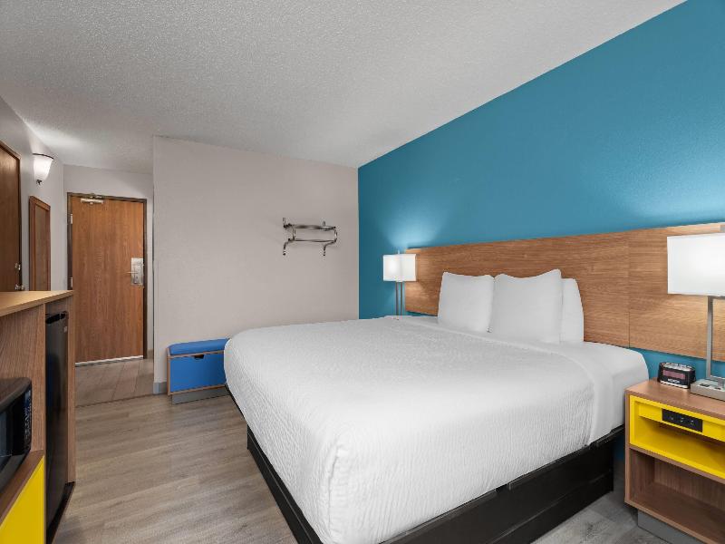 Days Inn By Wyndham Austin image