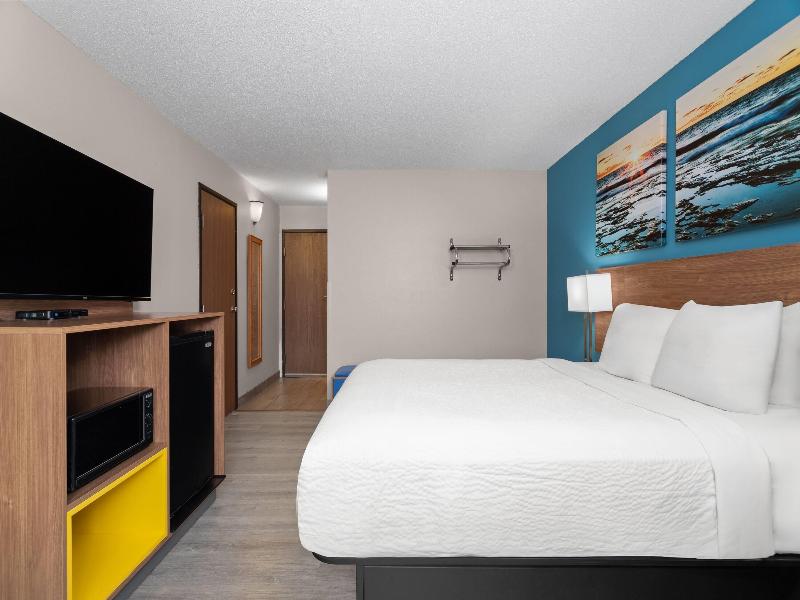 Days Inn By Wyndham Austin image