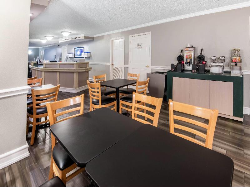 La Quinta Inn By Wyndham Ih-10 West San Antonio Tx image