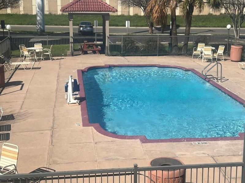 La Quinta Inn By Wyndham Ih-10 West San Antonio Tx image