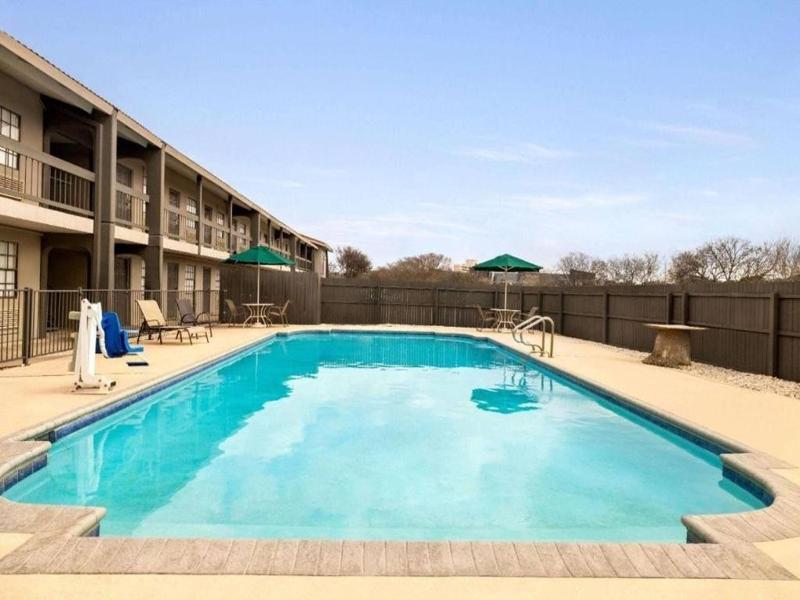 La Quinta Inn By Wyndham Ih-10 West San Antonio Tx image