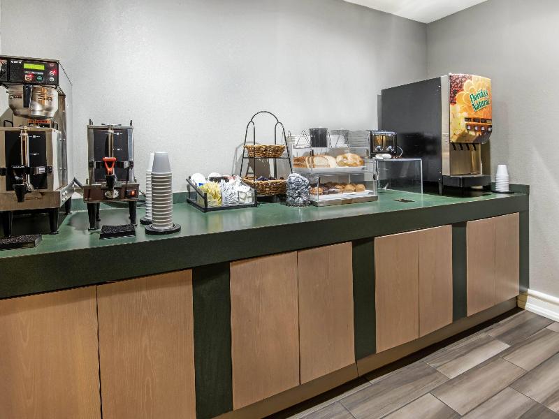 La Quinta Inn By Wyndham Ih-10 West San Antonio Tx image