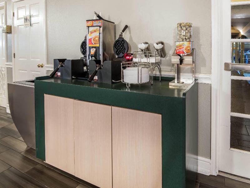 La Quinta Inn By Wyndham Ih-10 West San Antonio Tx image