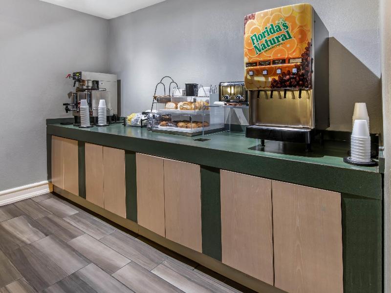 La Quinta Inn By Wyndham Ih-10 West San Antonio Tx image