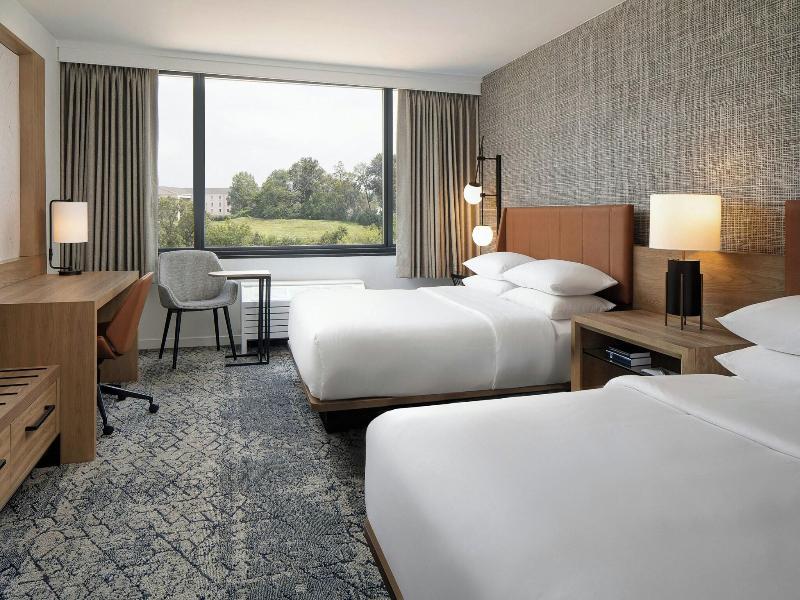 Sheraton Westport Plaza Hotel St. Louis image
