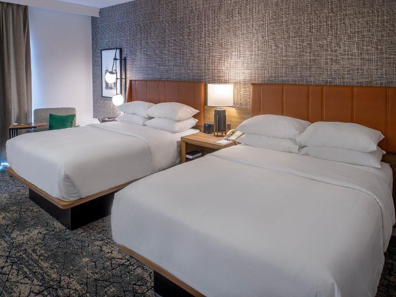 Sheraton Westport Plaza Hotel St. Louis image