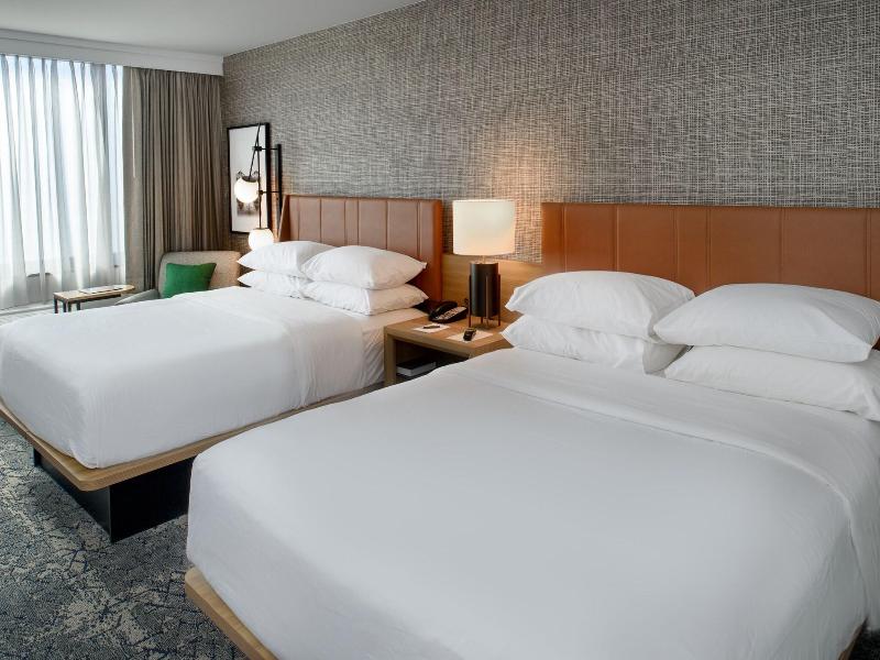 Sheraton Westport Plaza Hotel St. Louis image