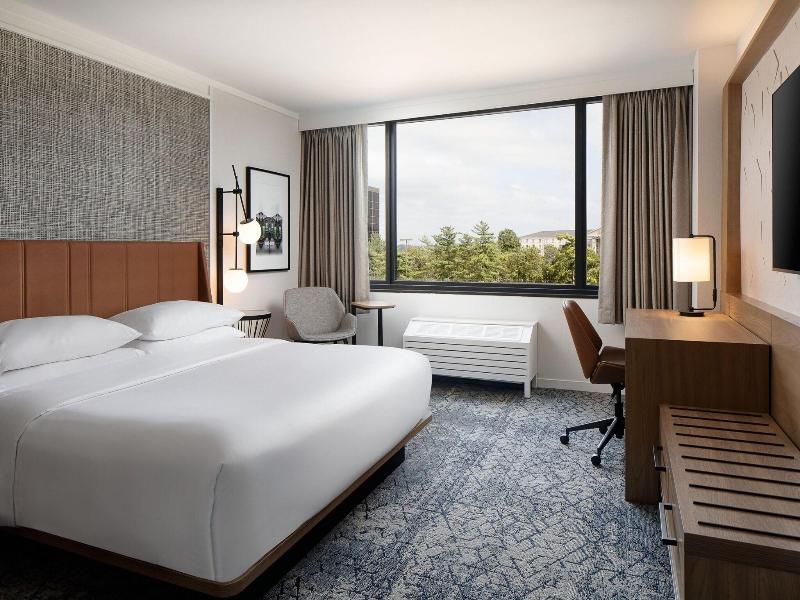 Sheraton Westport Plaza Hotel St. Louis image