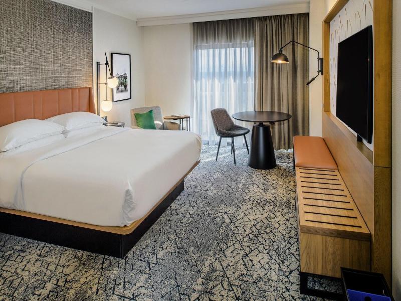 Sheraton Westport Plaza Hotel St. Louis image
