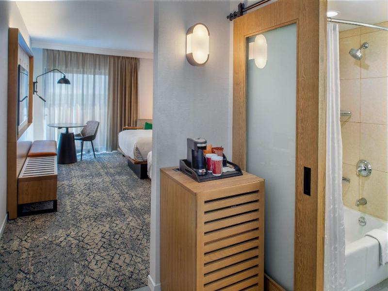Sheraton Westport Plaza Hotel St. Louis image