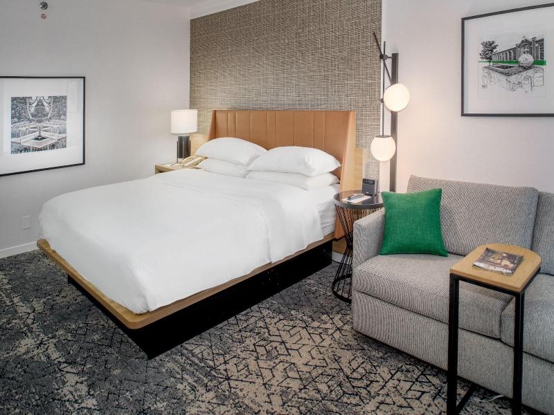 Sheraton Westport Plaza Hotel St. Louis image