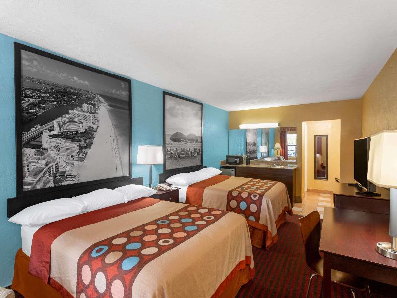 Super 8 By Wyndham Bradenton Sarasota Area image