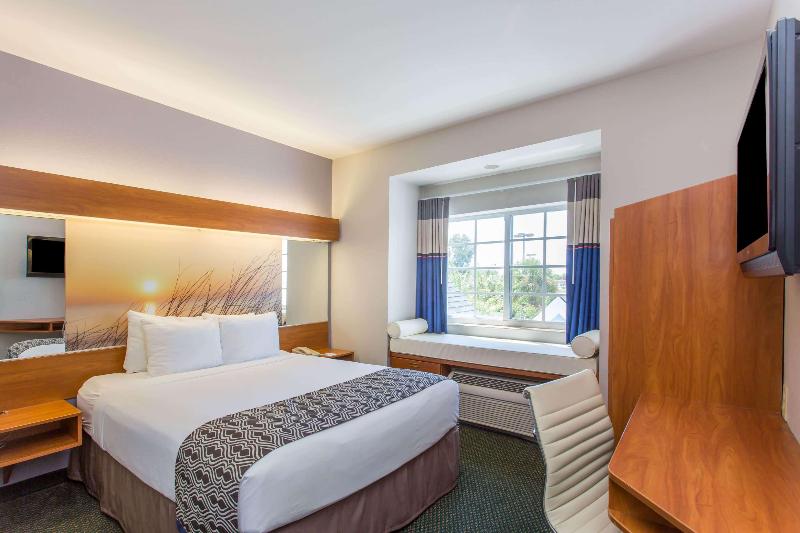 Microtel Inn & Suites By Wyndham Port Charlotte image