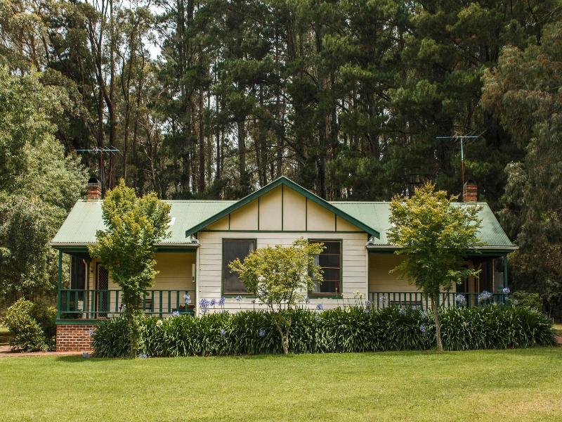 Federation Gardens and Possums Hideaway image