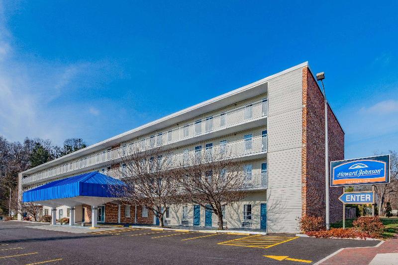 Howard Johnson by Wyndham Staunton image