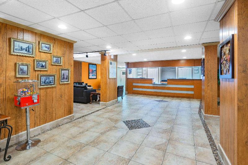 Howard Johnson by Wyndham Staunton image