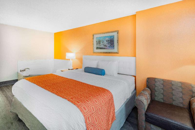 Howard Johnson by Wyndham Staunton image