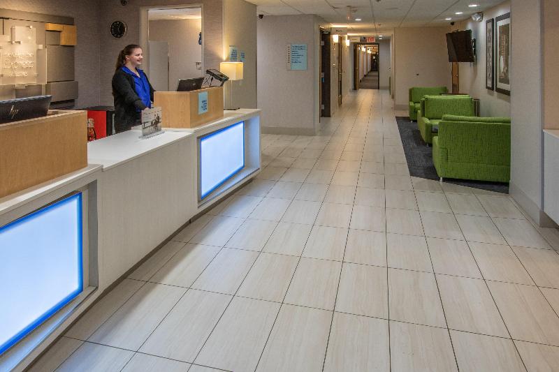 Holiday Inn Express Hotel & Suites Roseville - Gal