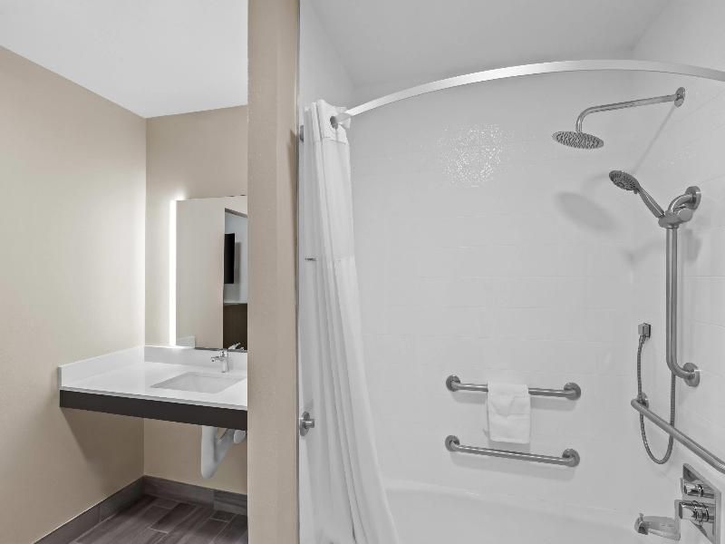 Travelodge by Wyndham Santa Rosa Wine Country image