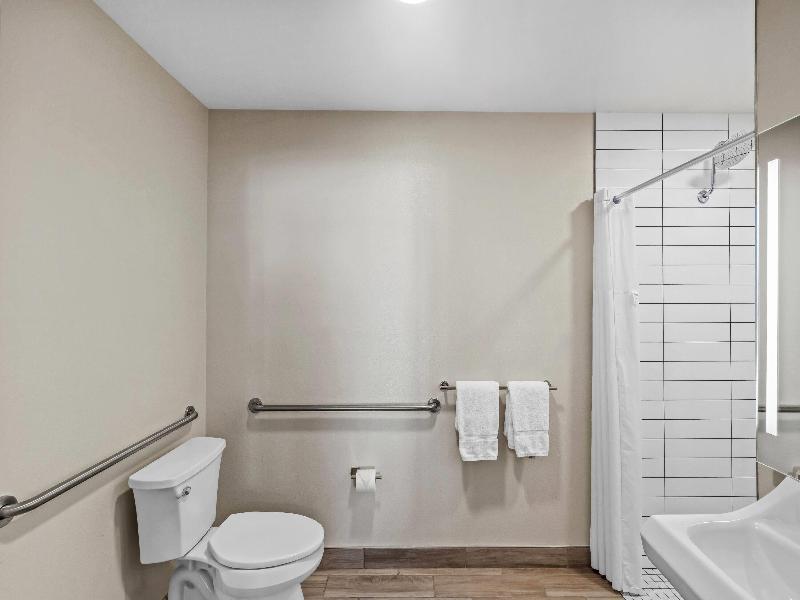 Travelodge by Wyndham Santa Rosa Wine Country image