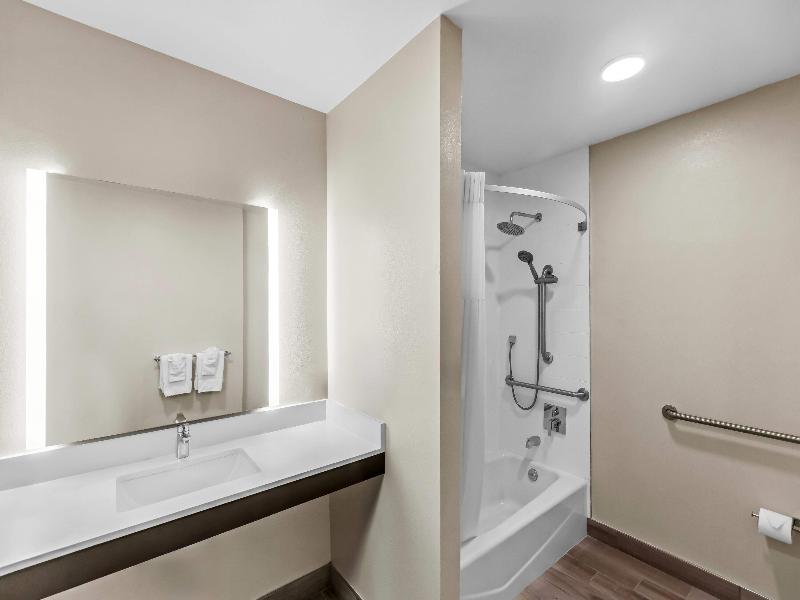 Travelodge by Wyndham Santa Rosa Wine Country image