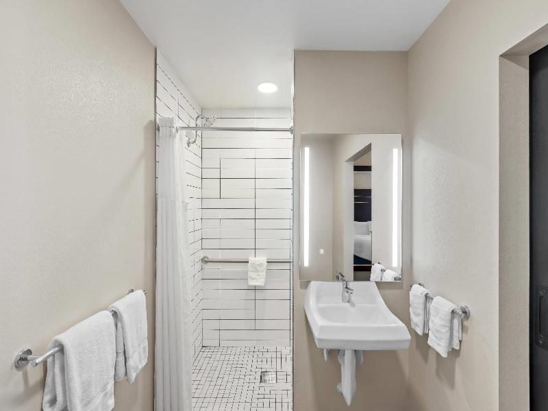 Travelodge by Wyndham Santa Rosa Wine Country image