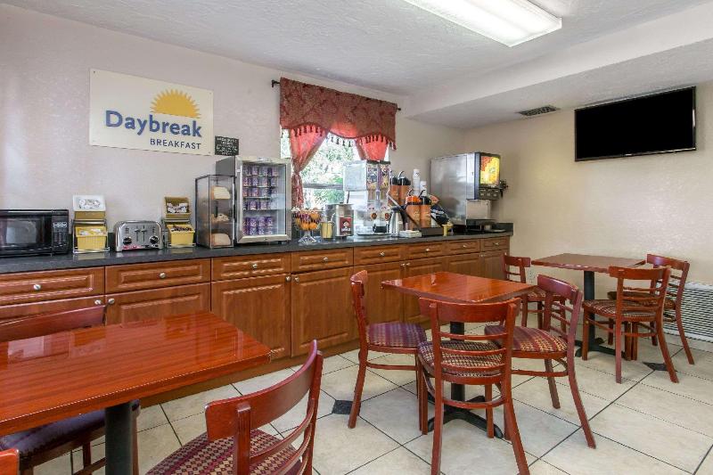 Days Inn By Wyndham Bradenton I-75