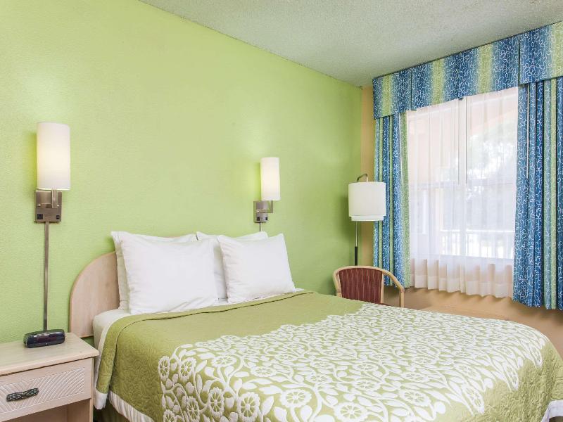 Days Inn By Wyndham Bradenton I-75 image