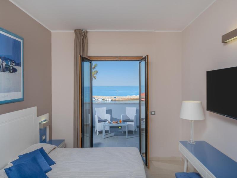 Mareluna image