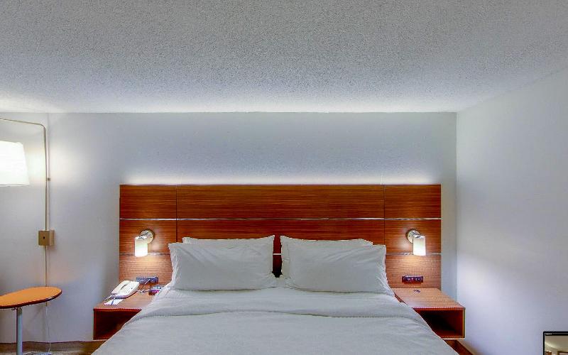 Holiday Inn Express Fort Wayne-East (New Haven) image