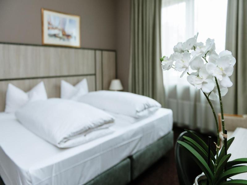 ROSS Messehotel image