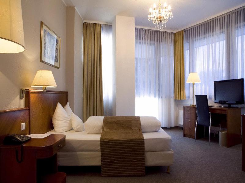 ROSS Messehotel image