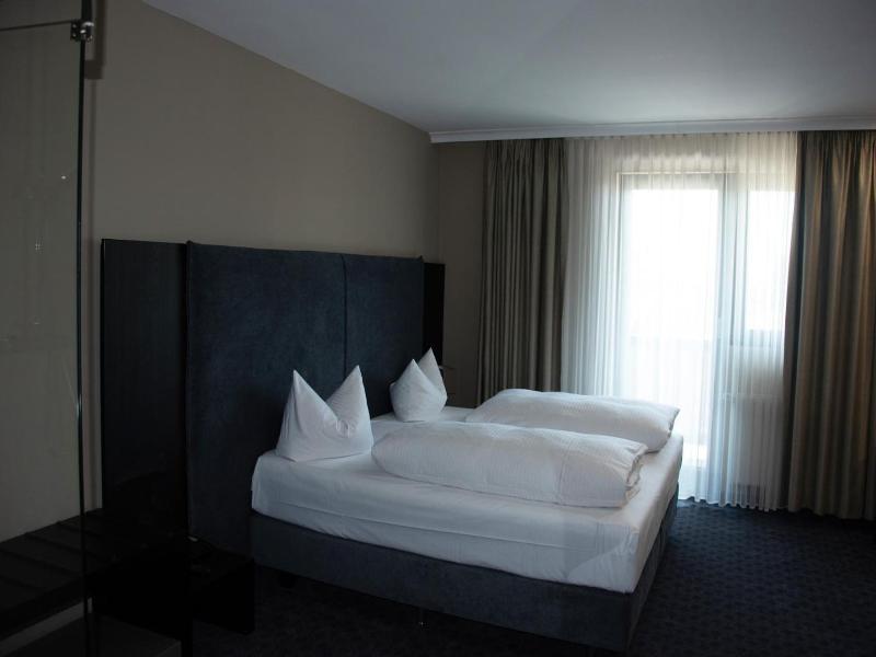 ROSS Messehotel image