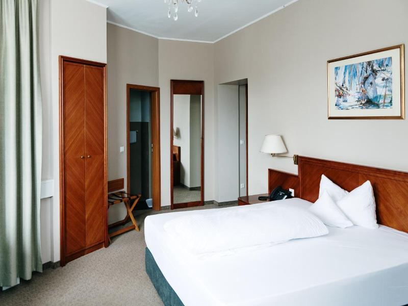ROSS Messehotel image
