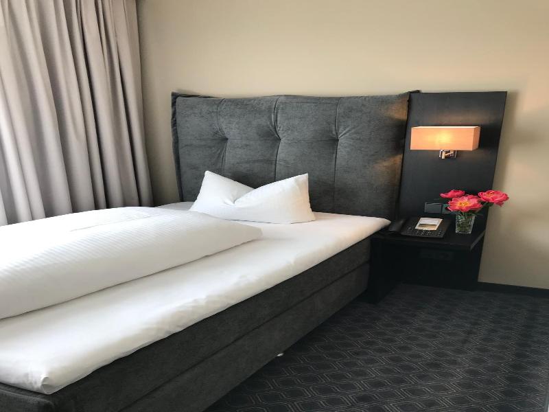 ROSS Messehotel image