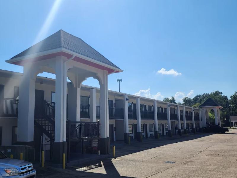 Super 8 By Wyndham Shreveport image
